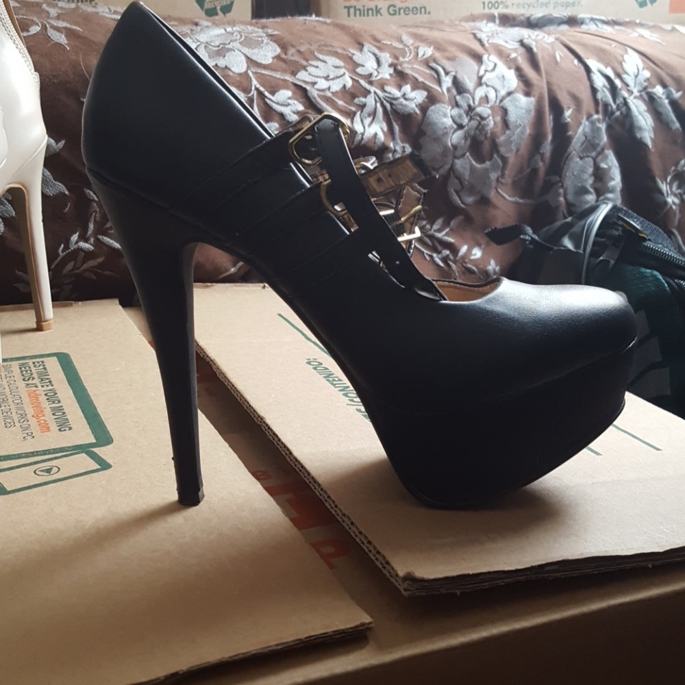 Black 5in high heels-- lowest price ever!! - Picture 1 of 2